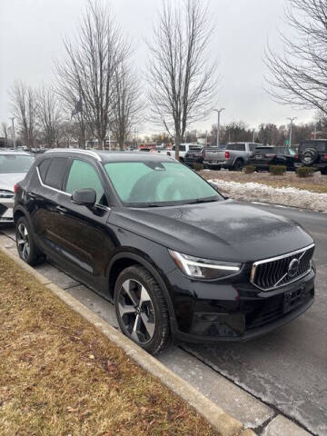 2025 Volvo XC40 B5 Plus Bright Theme