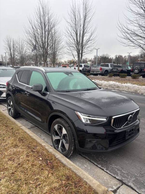 2025 Volvo XC40 B5 Plus Bright Theme