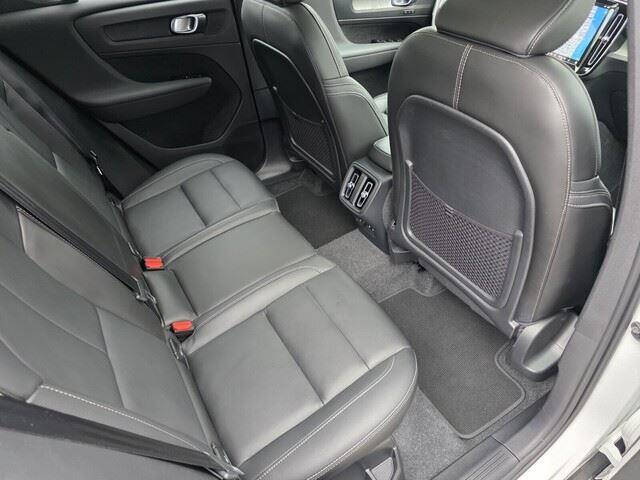 2024 Volvo XC40 B5 Plus Dark Theme