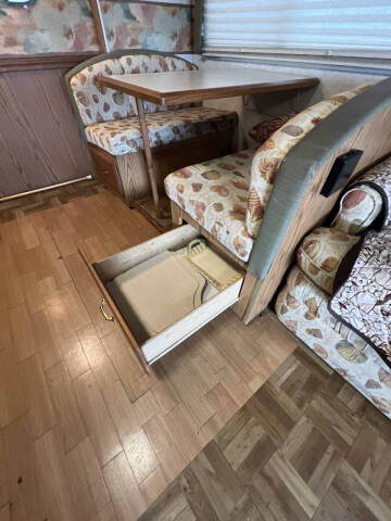 2000 Winnebago Adventurer