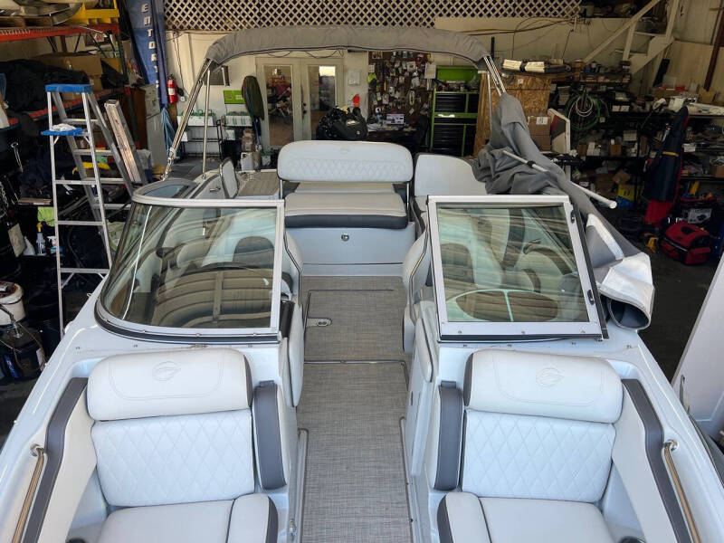 2022 Crownline E215 XS