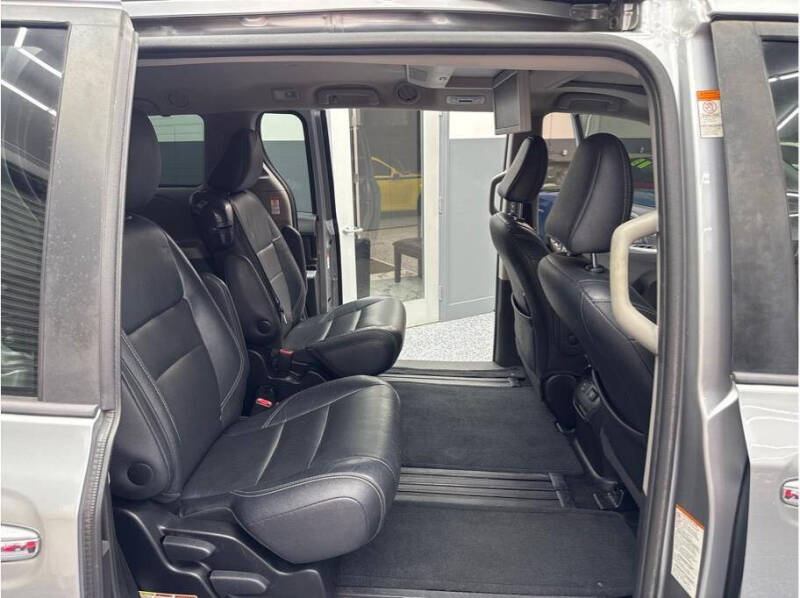 2017 Toyota Sienna SE Premium 8-Passenger