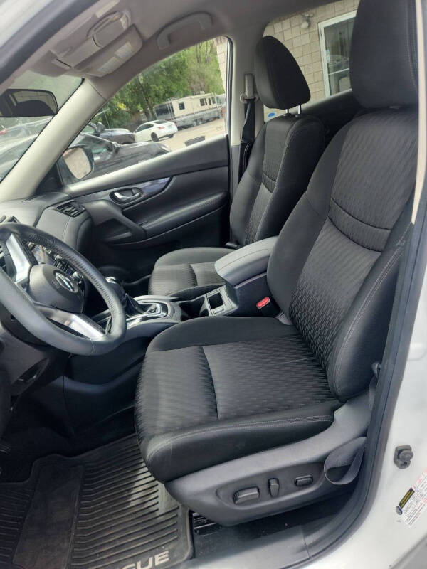 2017 Nissan Rogue SV