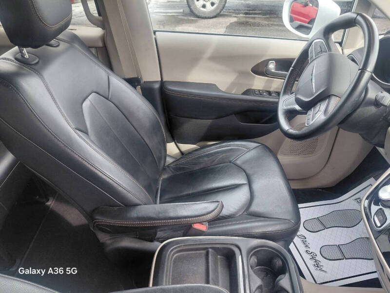 2017 Chrysler Pacifica Touring-L