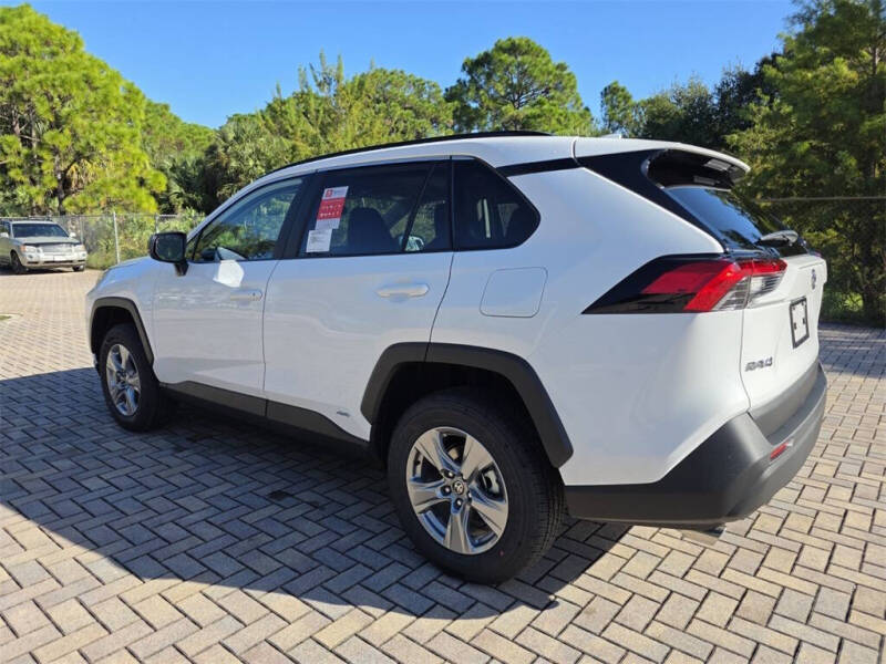 2025 Toyota RAV4 Hybrid LE