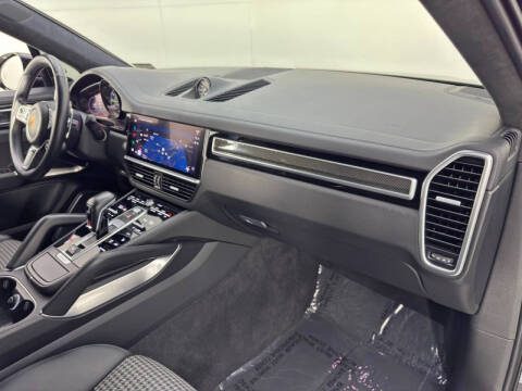 2022 Porsche Cayenne Turbo S E-Hybrid Coupe