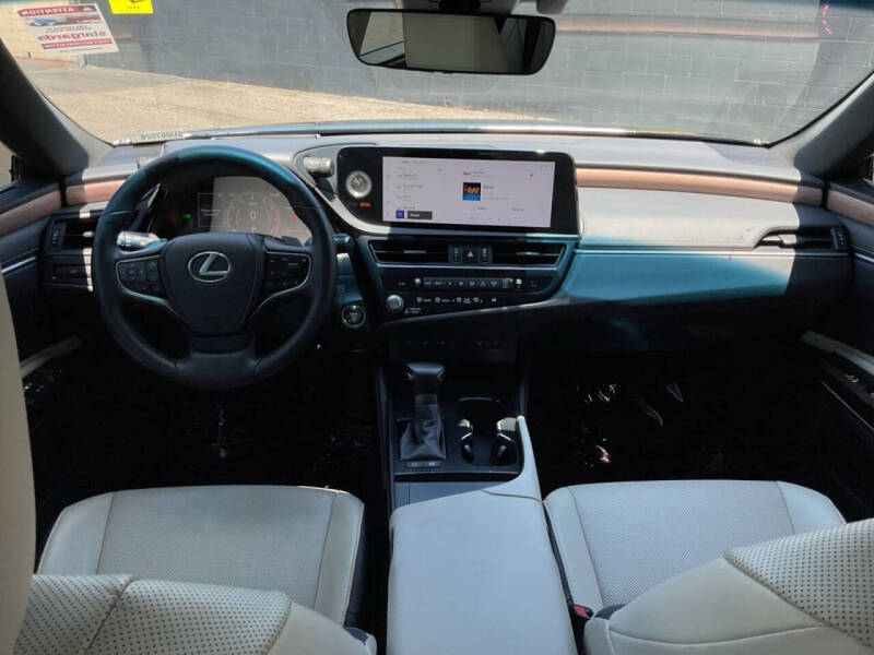 2025 Lexus ES 300h