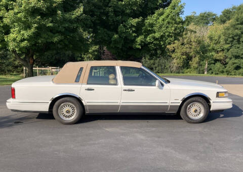 1996 Lincoln Town Car for sale at Cody's Classic & Collectibles, LLC in Stanley WI