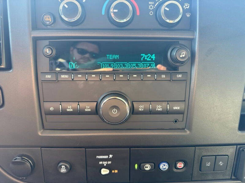 2025 Chevrolet Express LT 3500