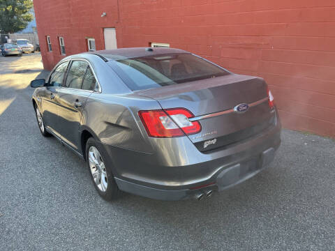 2011 Ford Taurus SEL