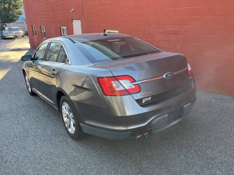 2011 Ford Taurus SEL