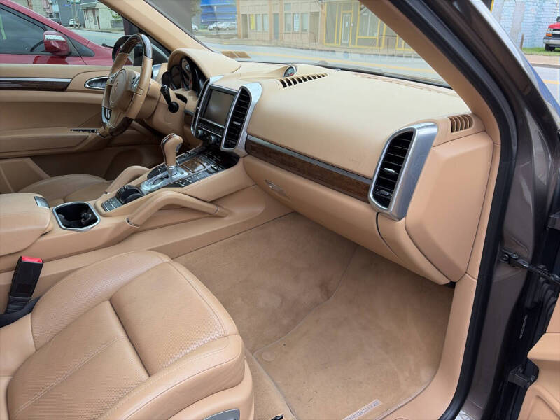 2014 Porsche Cayenne Platinum