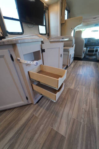 2021 Thor Motor Coach Four Winds