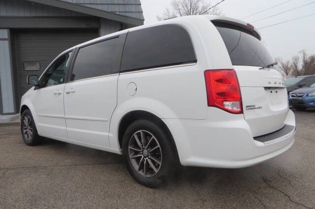 2017 Dodge Grand Caravan SXT photo 3