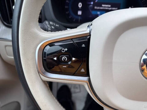 2023 Volvo XC60 B5 Plus Bright Theme