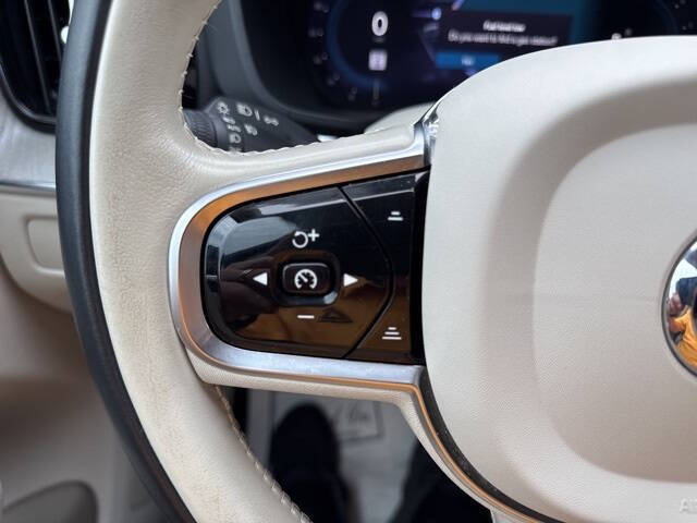 2023 Volvo XC60 B5 Plus Bright Theme