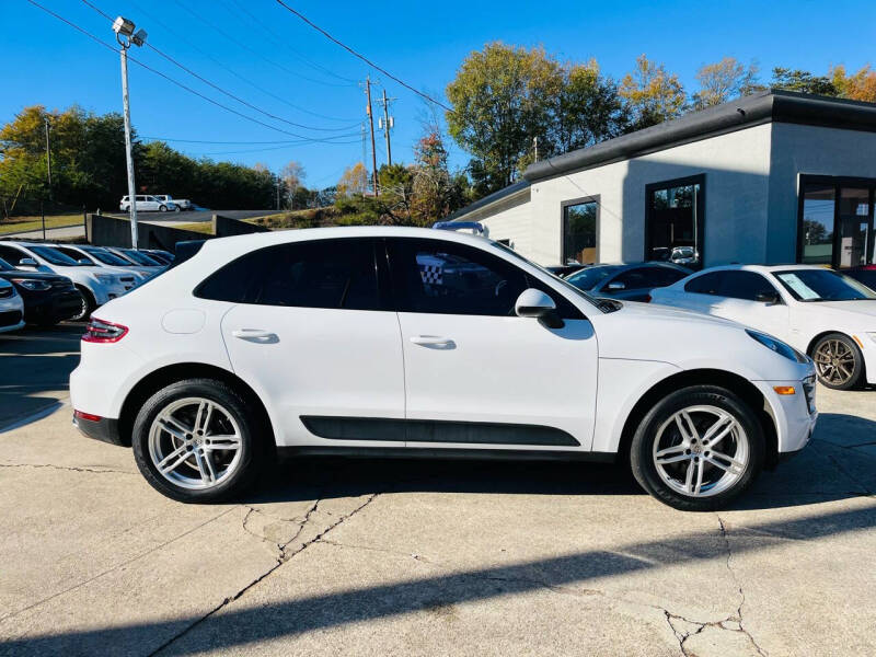 2017 Porsche Macan Base photo 5