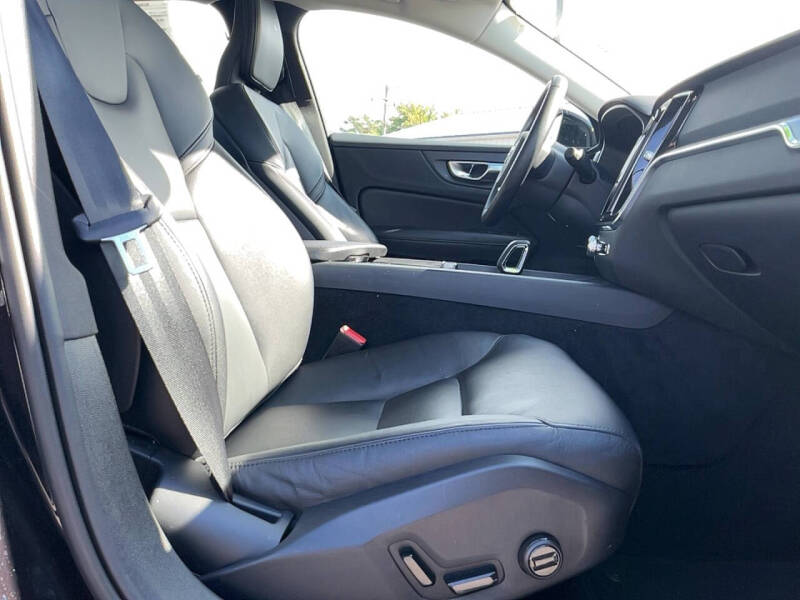 2024 Volvo S60 B5 Core Dark Theme