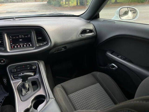 2021 Dodge Challenger SXT