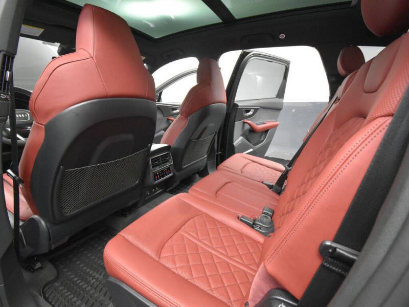 2024 Audi SQ7 4.0T quattro Premium Plus