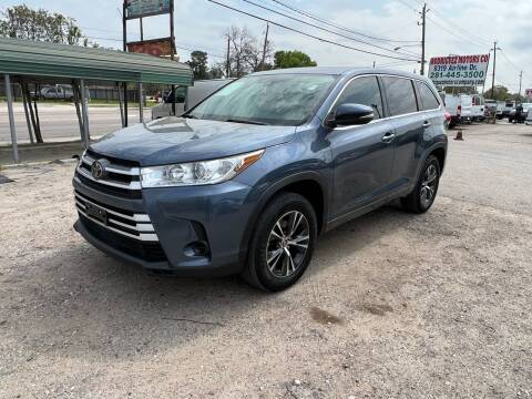 2018 Toyota Highlander for sale at RODRIGUEZ MOTORS CO. in Houston TX