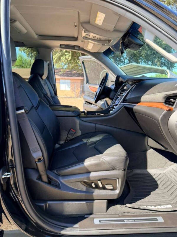 2016 Cadillac Escalade Luxury Collection