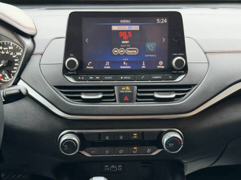 2022 Nissan Altima 2.5 SR