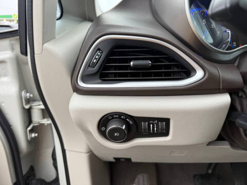2017 Chrysler Pacifica Touring-L