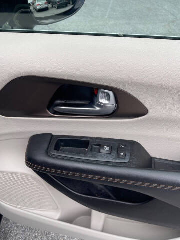 2017 Chrysler Pacifica Touring-L