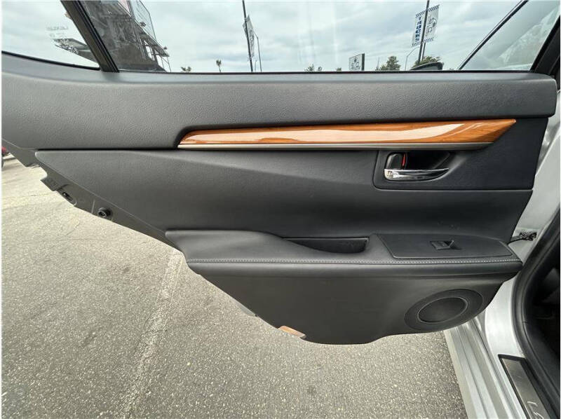 2013 Lexus ES 300h