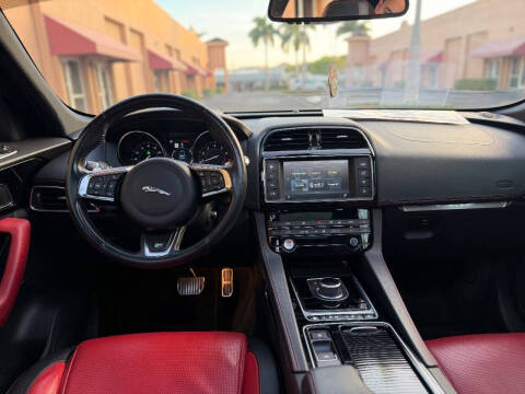 2018 Jaguar F-PACE 25t R-Sport