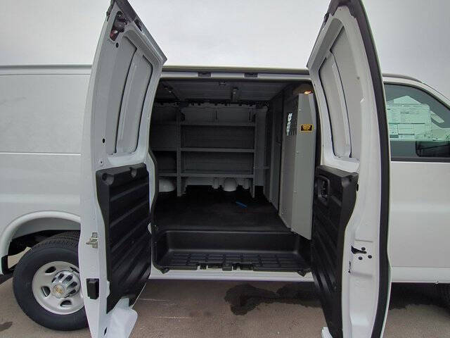 2025 Chevrolet Express 2500