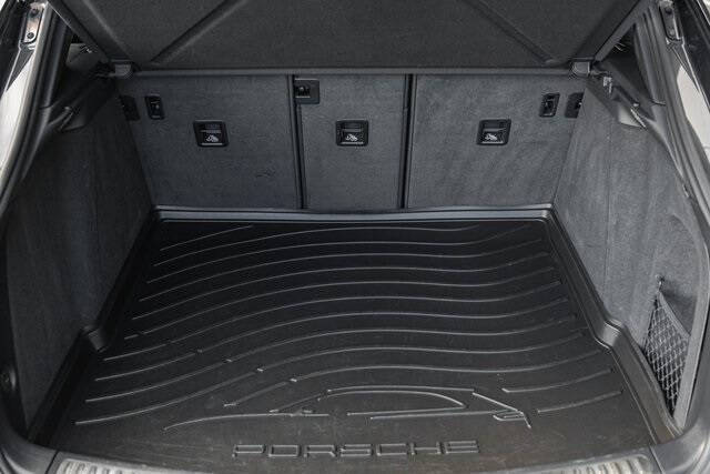 2023 Porsche Macan T