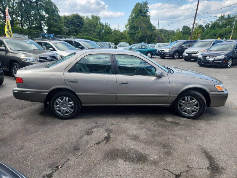 2000 Toyota Camry LE photo 6