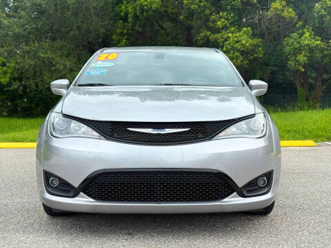 2020 Chrysler Pacifica Touring