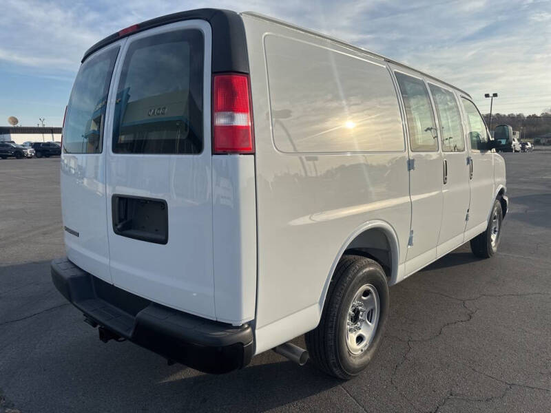 2025 Chevrolet Express 2500