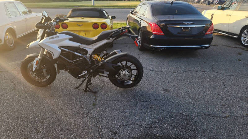 2013 Ducati HYPERMOTARD 821