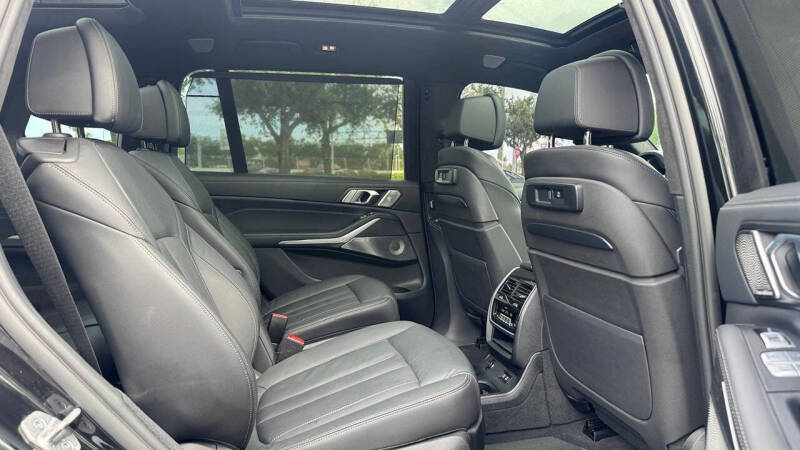 2021 BMW X7 M50i