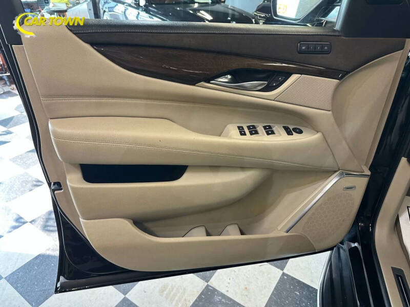 2018 Cadillac Escalade Luxury