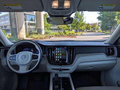 2023 Volvo XC60 B5 Plus Dark Theme