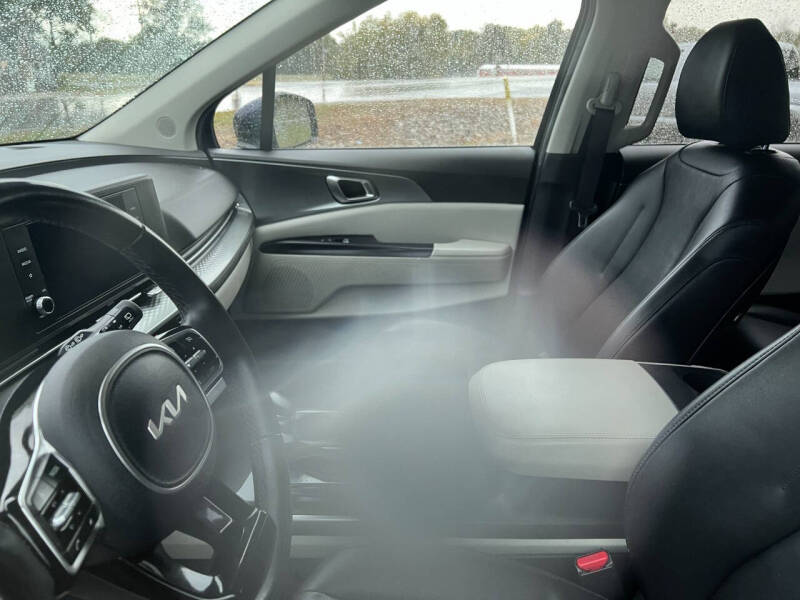 2022 Kia Carnival LX