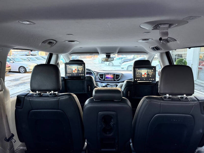 2017 Chrysler Pacifica Touring-L Plus