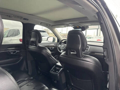 2018 Volvo XC90 T6 Momentum