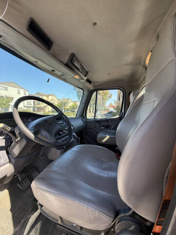 2016 Freightliner M2 106