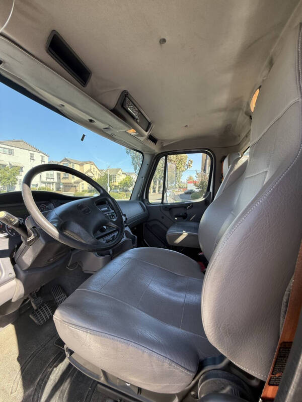 2016 Freightliner M2 106