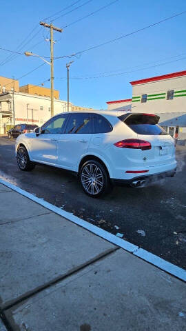 2017 Porsche Cayenne S E-Hybrid Platinum Edition