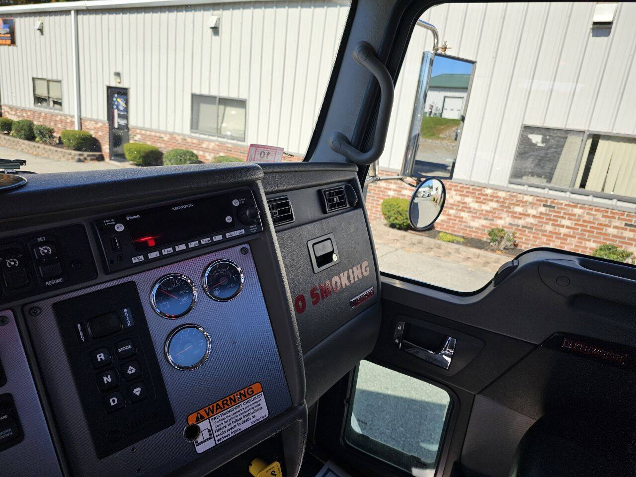 2022 Kenworth T300 13