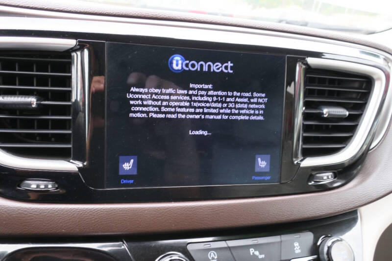 2017 Chrysler Pacifica Touring-L