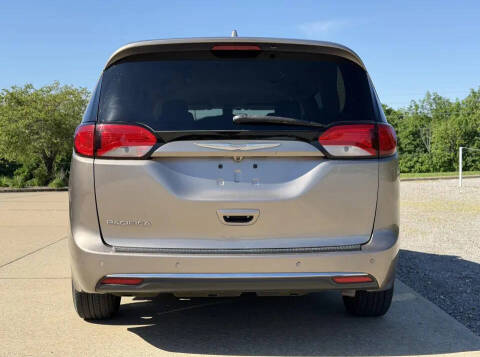 2017 Chrysler Pacifica Touring-L Plus