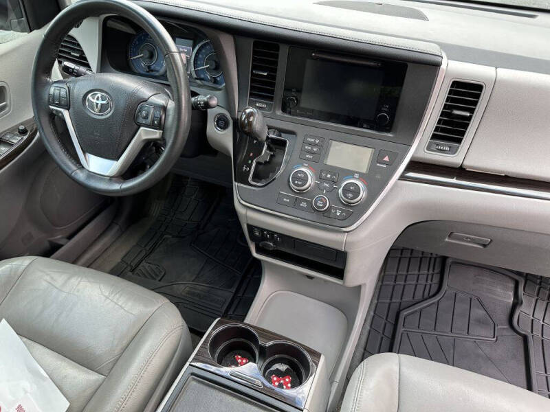 2017 Toyota Sienna